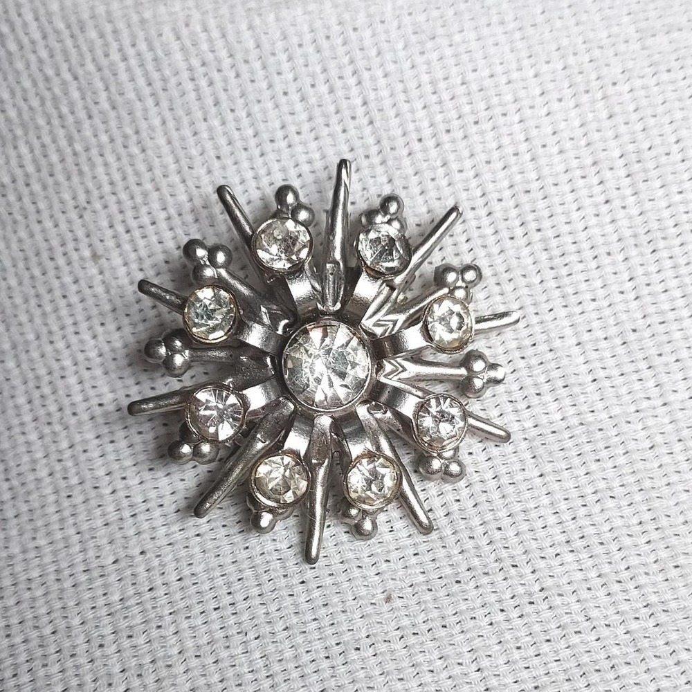 Silver Tone Clear Rhinestone Starburst Sunburst Flower Pin Brooch